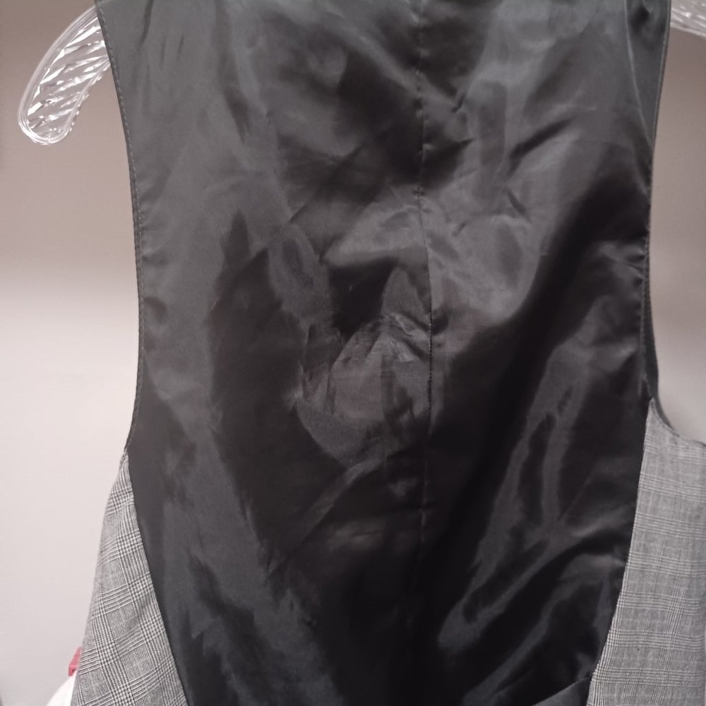 Vest - Picture 2 of 2